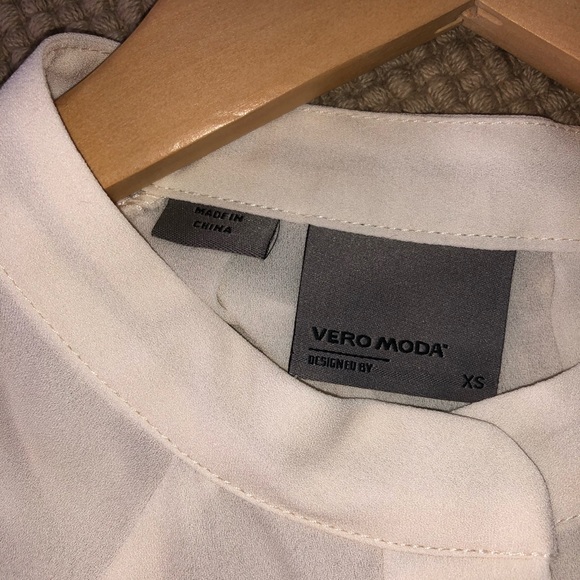 Vero Moda cream blouse - Picture 3 of 3
